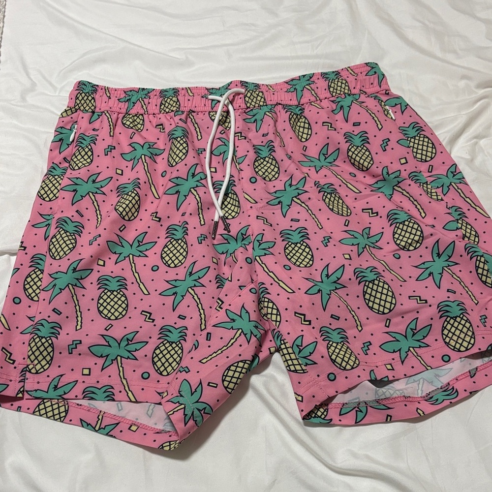 men’s swim trunks